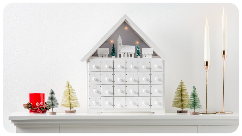 เพิ่มกิมมิกน่ารัก ๆ ด้วยชั้นวางเครื่องประดับทรงต้นคริสต์มาส