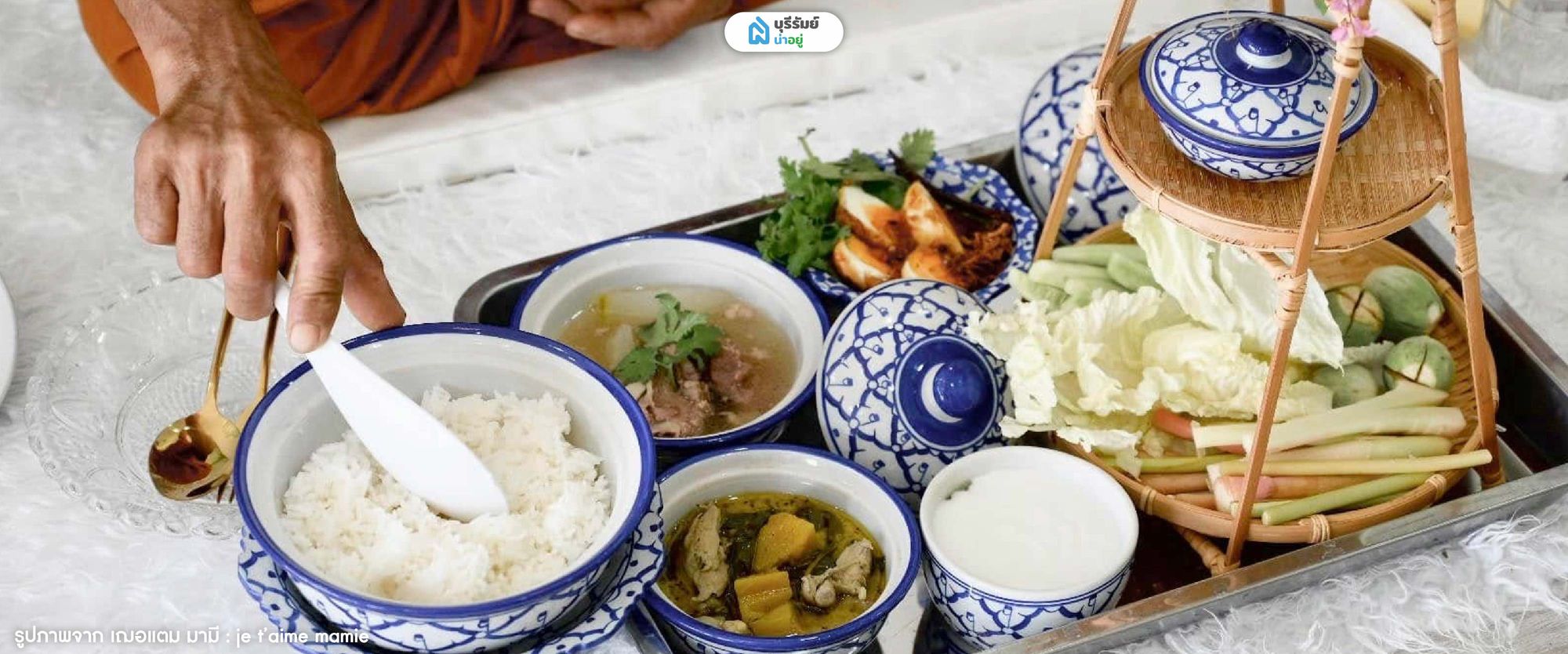 อาหารและเครื่องดื่ม ทําบุญขึ้นบ้านใหม่