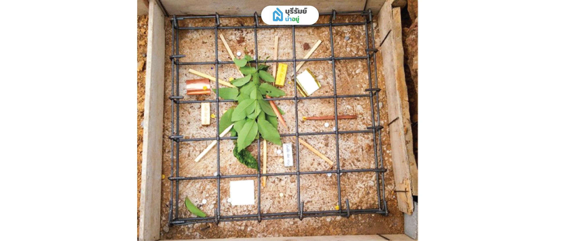 ตอกไม้มงคลและวางแผ่นยันต์